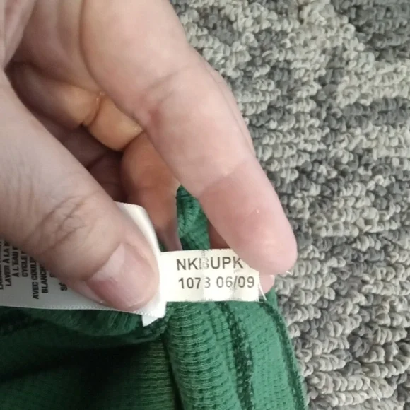 Aeropostale Green Crewneck Sweater Spell Out Logo Unisex Size Medium - Picture 7 of 9